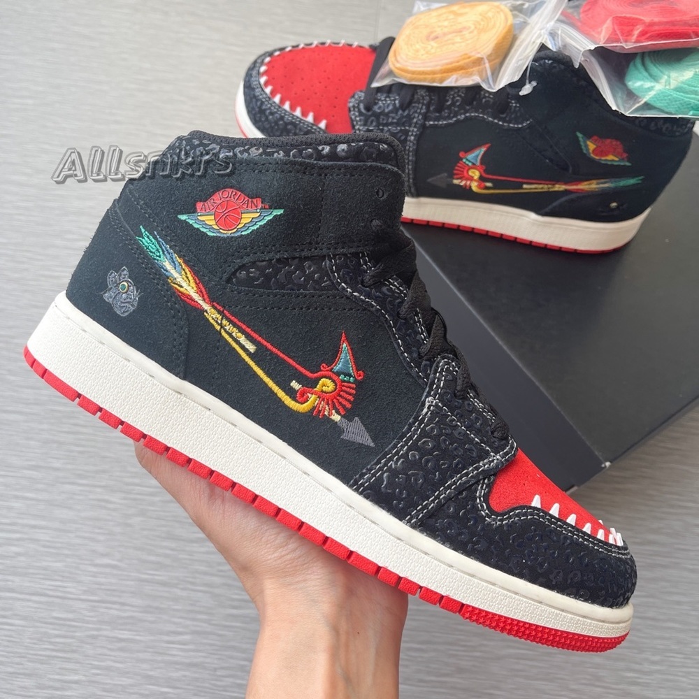 Air Jordan 1 Mid GS Siempre Familia